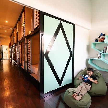 H2B Hostel Phuket Esterno foto