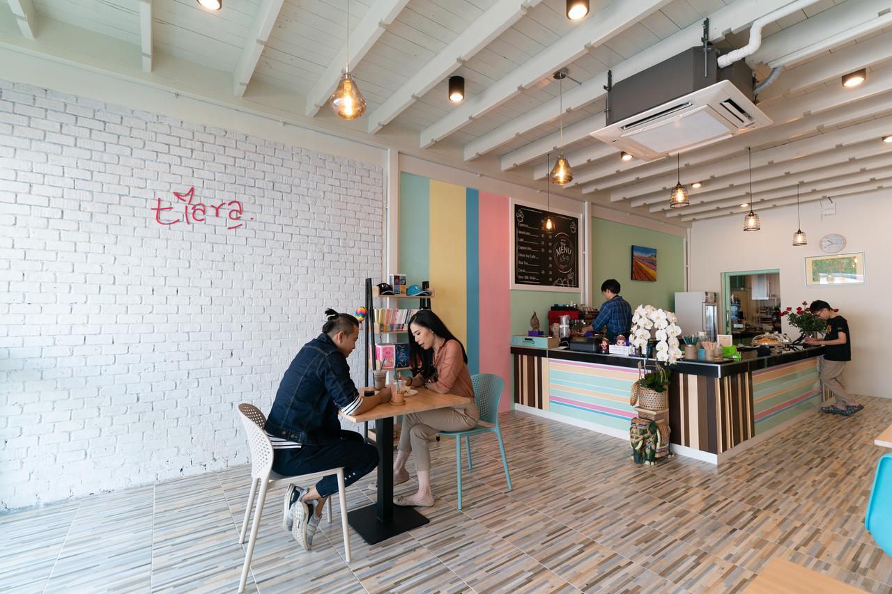 H2B Hostel Phuket Esterno foto