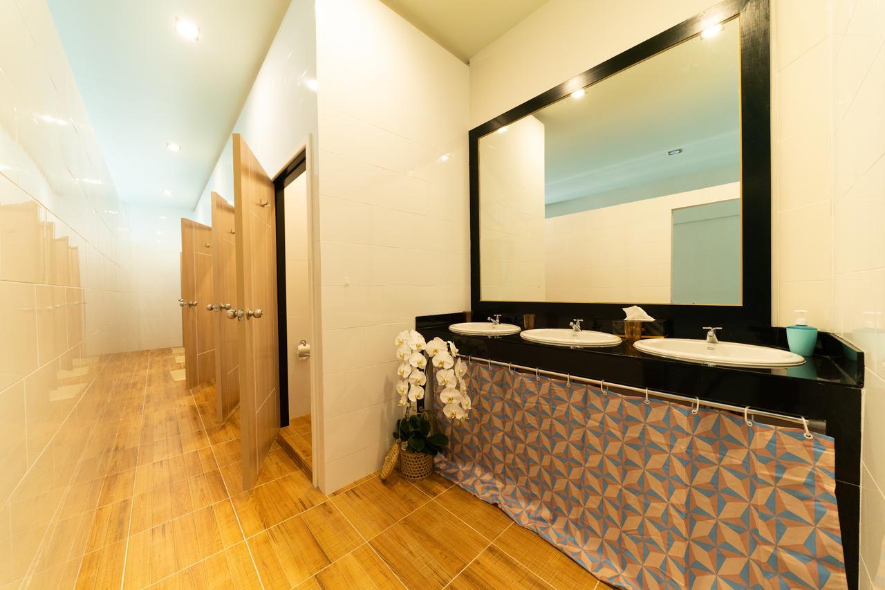 H2B Hostel Phuket Esterno foto